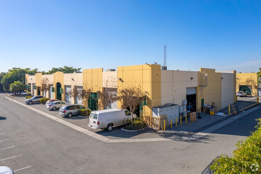 8684 Avenida De La Fuente, San Diego, CA à louer - Photo principale - Image 1 de 7