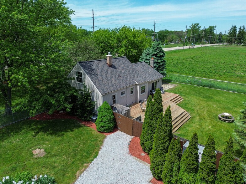 75600 Van Dyke Rd, Bruce Township, MI à vendre - Photo du bâtiment - Image 3 de 40
