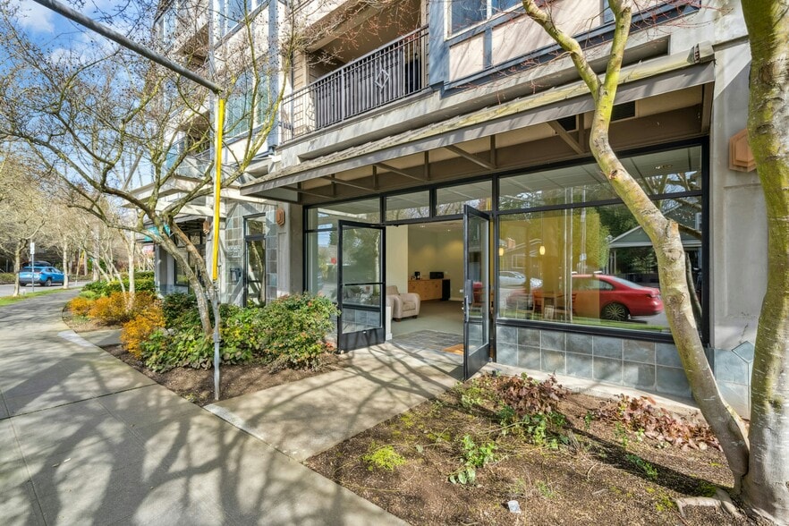 3121 W Government Way, Seattle, WA for sale - Building Photo - Image 1 of 5