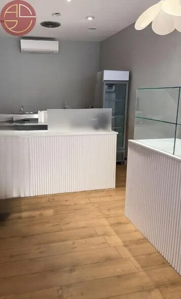 Retail in Toulouse for lease - Interior Photo - Image 3 of 4