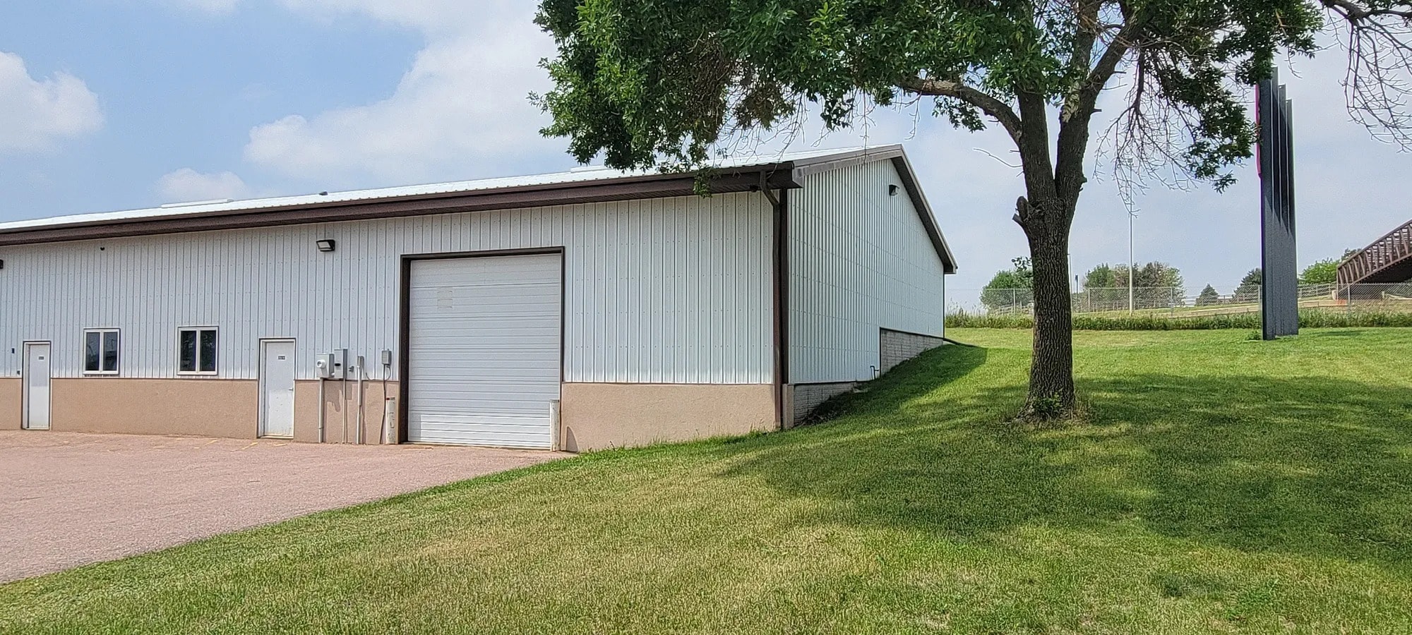 1701-1703 N Terin Cir, Sioux Falls, SD for lease Building Photo- Image 1 of 9