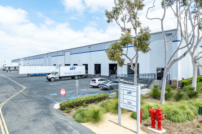 Plus de détails pour 7391 Heil Ave, Huntington Beach, CA - Industriel à louer
