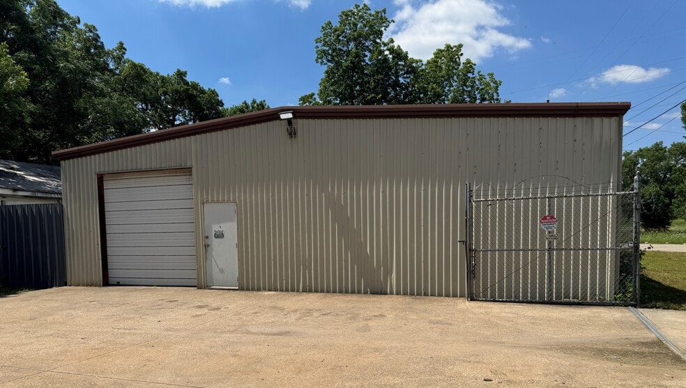 1100 & 1104 Rock Island St, Dallas, TX for lease - Building Photo - Image 1 of 3