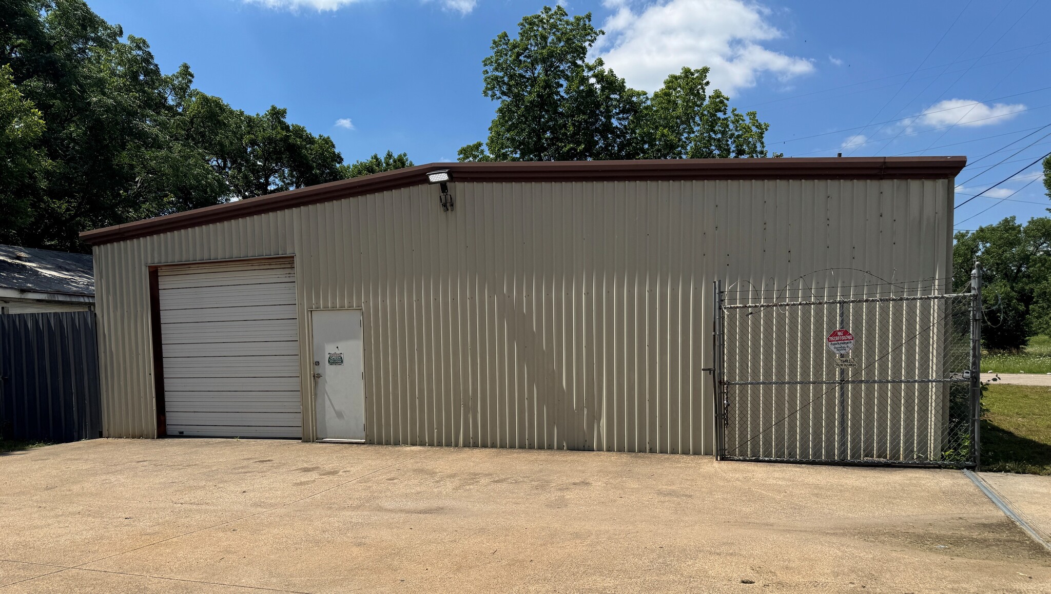 1100 & 1104 Rock Island St, Dallas, TX for lease Building Photo- Image 1 of 4