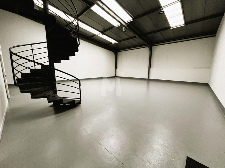Flex in Évry-Courcouronnes for lease - Interior Photo - Image 3 of 18