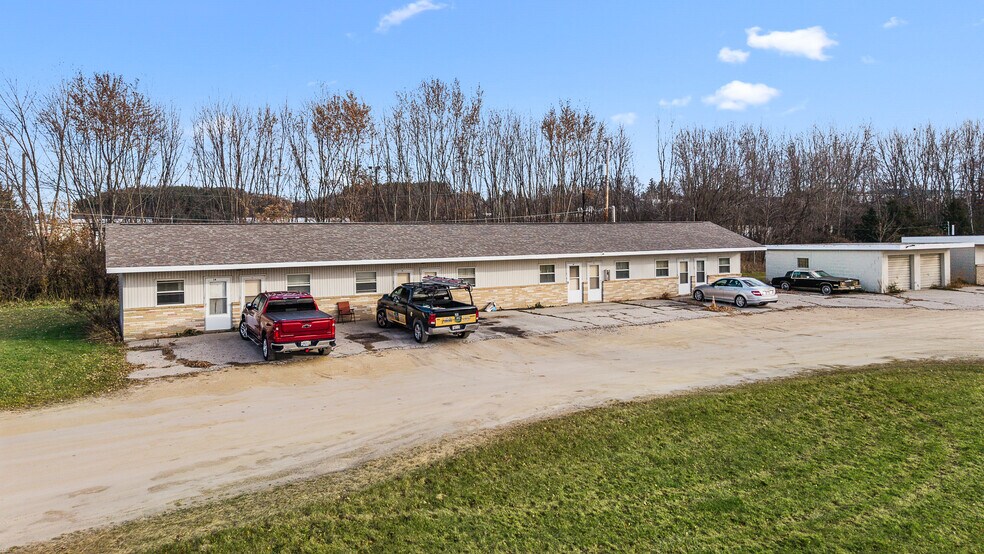 4991 Arthur Rd, Slinger, WI à vendre - Photo du bâtiment - Image 2 de 47