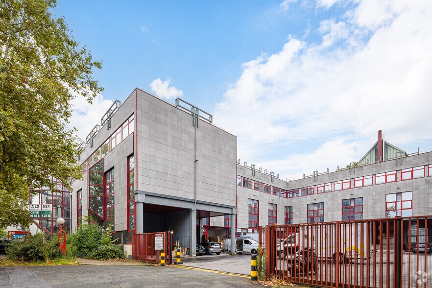 Bureau dans Saint-Denis à louer - Photo du bâtiment - Image 3 de 5