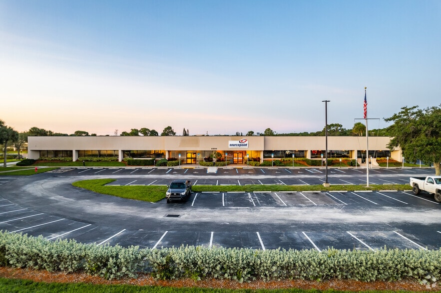 2330 Commerce Park Dr NE, Palm Bay, FL for lease - Building Photo - Image 3 of 7