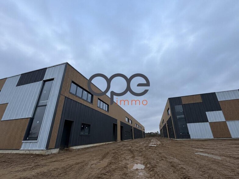Industrial in Amblainville for lease - Building Photo - Image 3 of 3