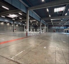 Flex dans Vénissieux à louer Photo du bâtiment- Image 2 de 3