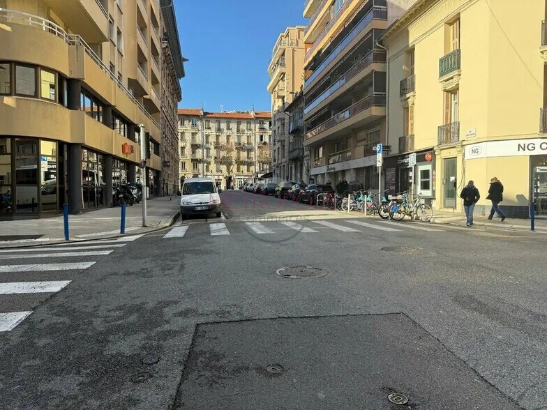 Retail in Nice for lease - Building Photo - Image 2 of 12