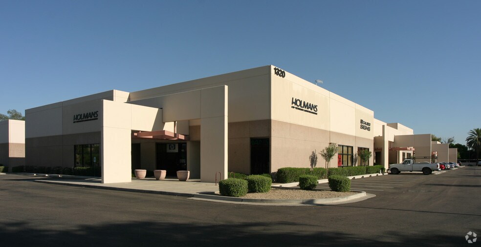 1320 S Priest Dr, Tempe, AZ à louer - Photo du bâtiment - Image 3 de 13