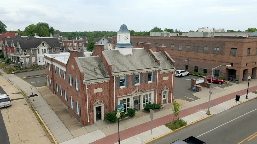 22 N Broad St, Woodbury, NJ à louer - Vidéo sur l’inscription commerciale - Image 2 de 8
