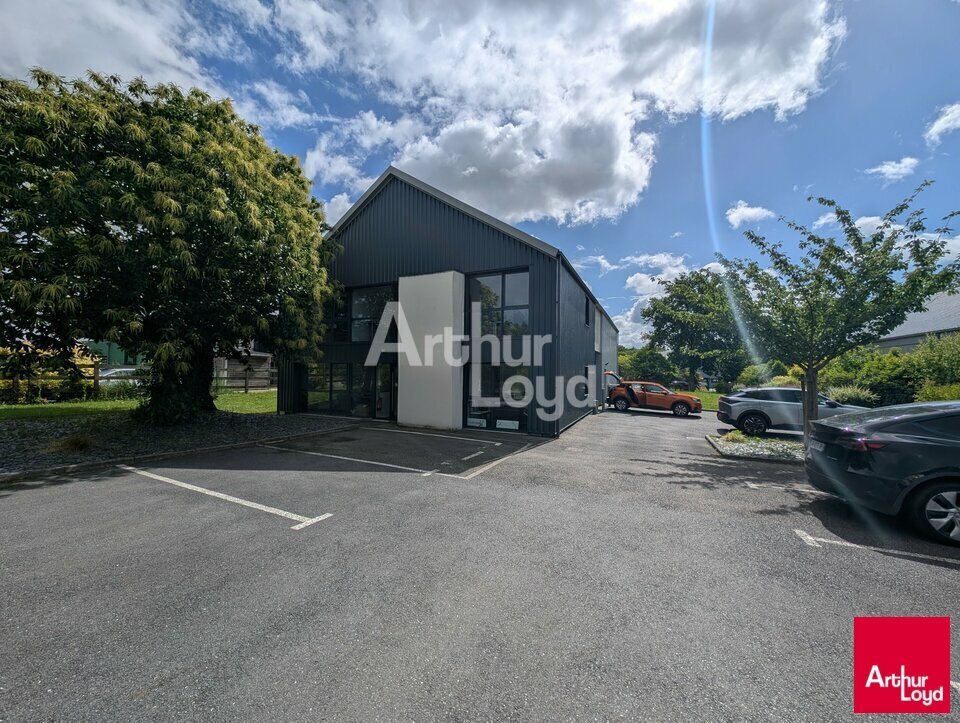 Industrial in La Chapelle-des-Fougeretz for lease Building Photo- Image 1 of 7