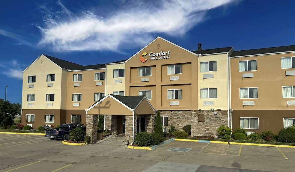 214 W 9th St, Coralville, IA for sale - Building Photo - Image 2 of 20