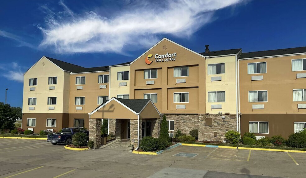 214 W 9th St, Coralville, IA à vendre - Photo du bâtiment - Image 2 de 20