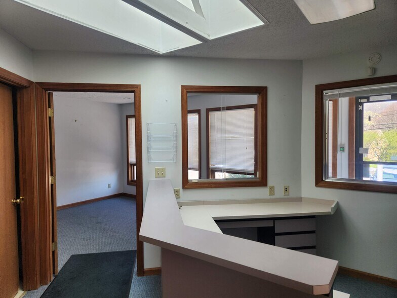 1 Old Park Lane Rd, New Milford, CT à louer - Photo du bâtiment - Image 3 de 9