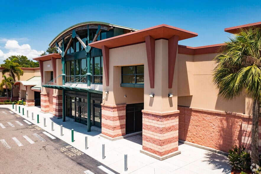1794 22nd St S, Saint Petersburg, FL à louer - Photo du bâtiment - Image 1 de 5