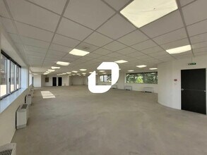 Office in Évry-Courcouronnes for lease Interior Photo- Image 2 of 11