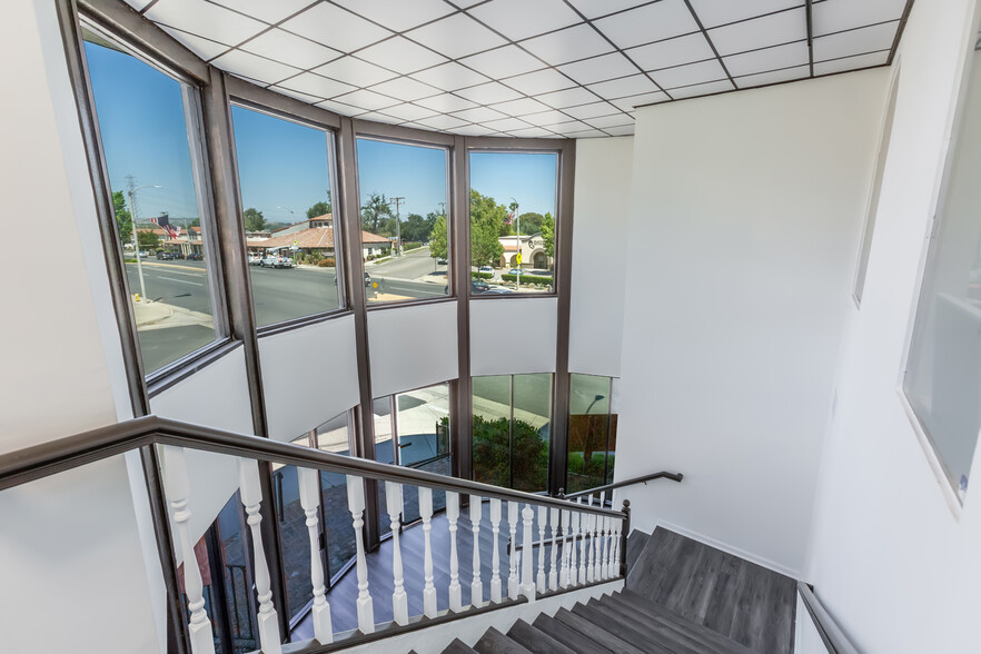 23030 Lyons Ave, Santa Clarita, CA for lease - Interior Photo - Image 2 of 37