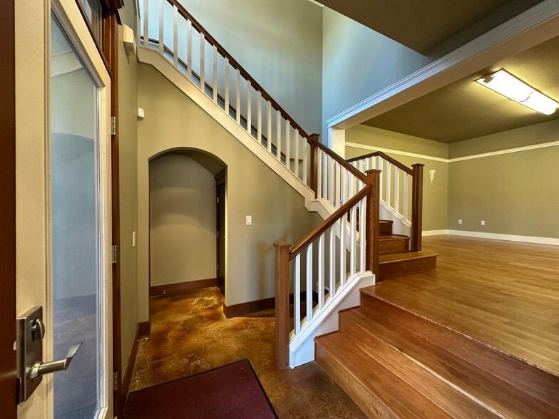 1505 NE Village St, Fairview, OR for sale - Interior Photo - Image 2 of 30