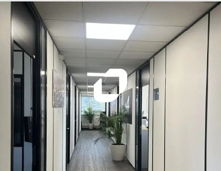 Flex dans Les Ulis à louer - Photo du bâtiment - Image 3 de 9