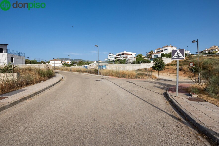Calle Cúllar Vega, 42, La Zubia, Granada à vendre - Photo du bâtiment - Image 3 de 18