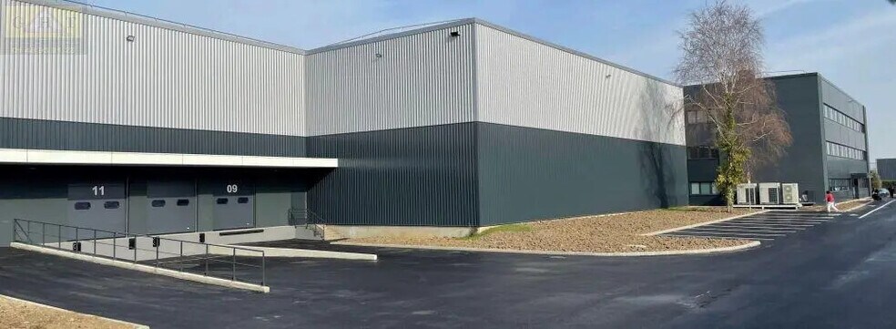 Industrial in Bobigny for lease - Building Photo - Image 2 of 3