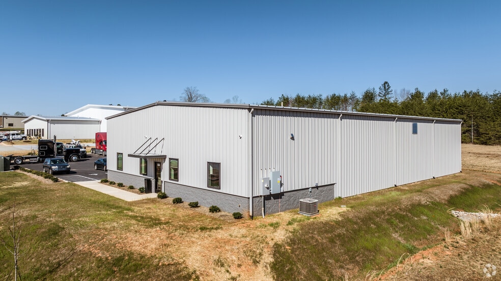 5911 Balsom Ridge Rd, Denver, NC for sale - Primary Photo - Image 2 of 7