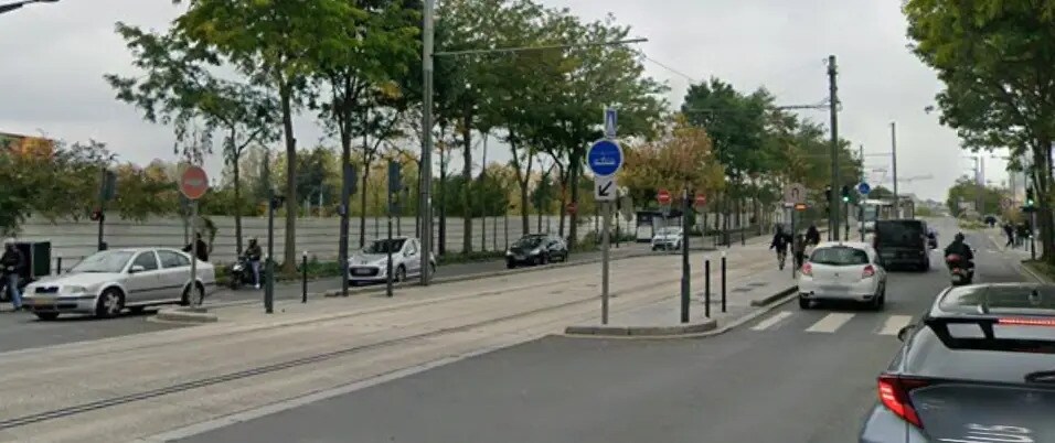 Commerce de détail dans Saint-Denis à louer Photo du bâtiment- Image 1 de 7