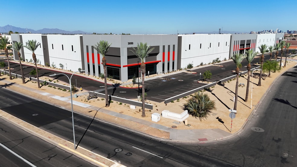 3050 S 35th St, Phoenix, AZ à louer - Photo du bâtiment - Image 1 de 6