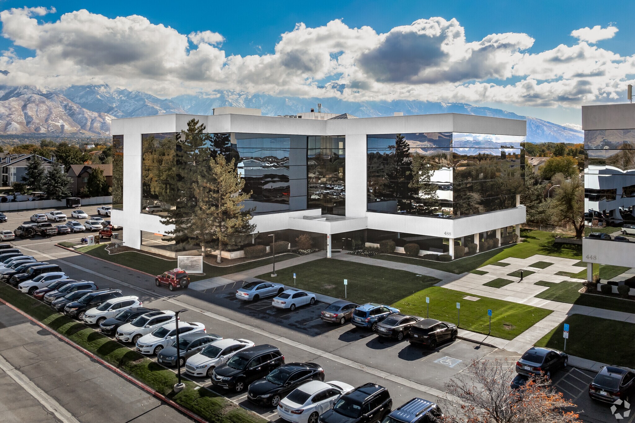 Commerce Park Buildings II & III portefeuille de 2 propriétés à vendre sur LoopNet.ca Photo principale- Image 1 de 19