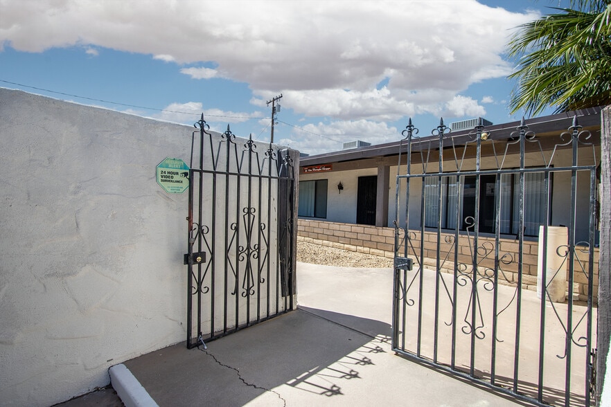 7211 Joshua Ln, Yucca Valley, CA for lease - Building Photo - Image 3 of 22
