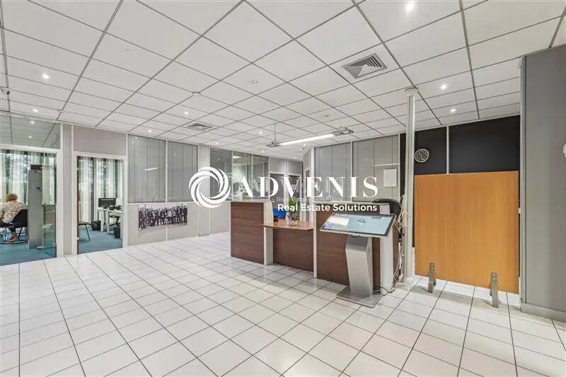 Bureau dans Roissy-en-France à vendre - Photo intérieure - Image 1 de 24