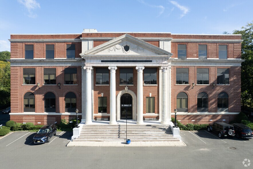 15 Engle St, Englewood, NJ à louer - Photo du bâtiment - Image 2 de 8