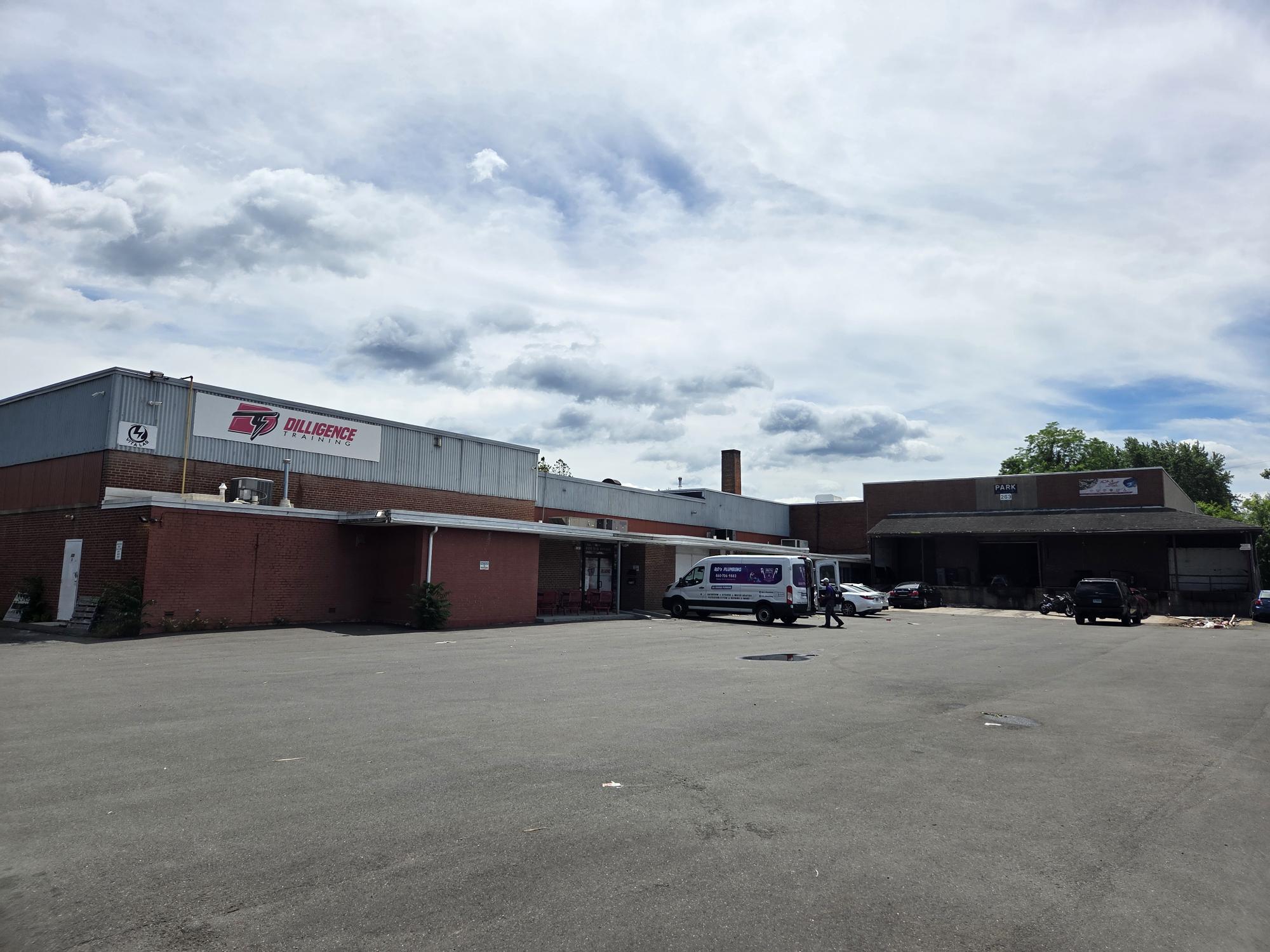 263-275 Park Ave, East Hartford, CT for lease Building Photo- Image 1 of 14