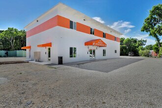 101925 Overseas Hwy, Key Largo, FL for lease Building Photo- Image 2 of 11