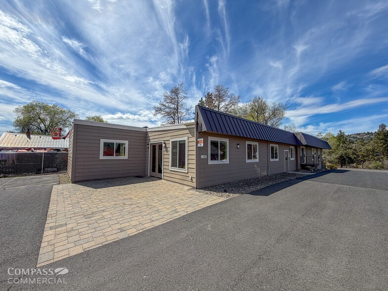2524 NE Division St, Bend, OR à louer - Photo du bâtiment - Image 2 de 3