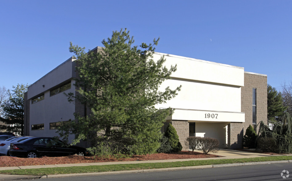 1907 Park Ave, South Plainfield, NJ for lease - Primary Photo - Image 1 of 5