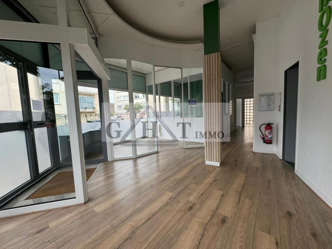 Office in Créteil for sale Interior Photo- Image 1 of 8