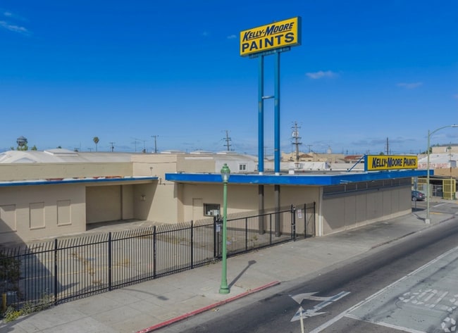 Plus de détails pour 4917 International Blvd, Oakland, CA - Commerce de détail aux enchères