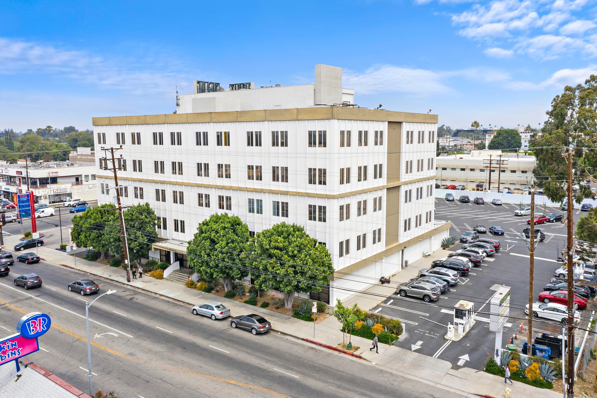 15243 Vanowen St, Van Nuys, CA for lease Building Photo- Image 1 of 7