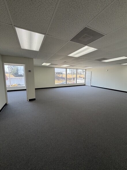 207-209 E Pomona Blvd, Monterey Park, CA à louer - Photo intérieure - Image 2 de 10