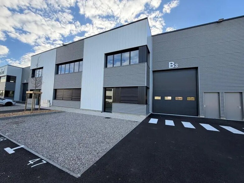 Flex in OULLINS-PIERRE-BÉNITE for lease - Building Photo - Image 3 of 5