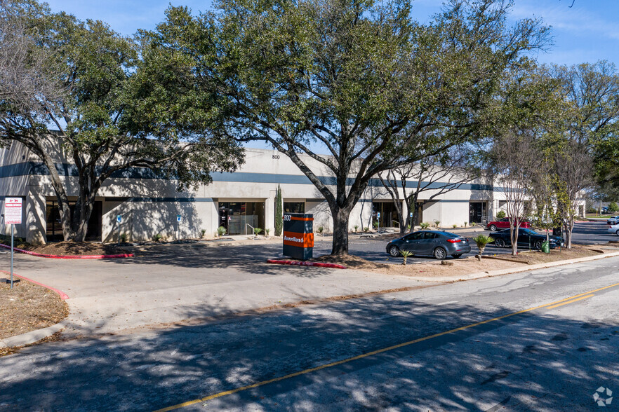 800 Paloma Dr, Round Rock, TX à louer - Photo principale - Image 1 de 8