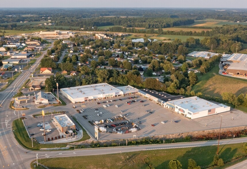 100 Cross County Plz, Batesville, IN for lease - Building Photo - Image 1 of 6