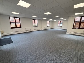 Liston Rd, Marlow for lease Interior Photo- Image 2 of 3