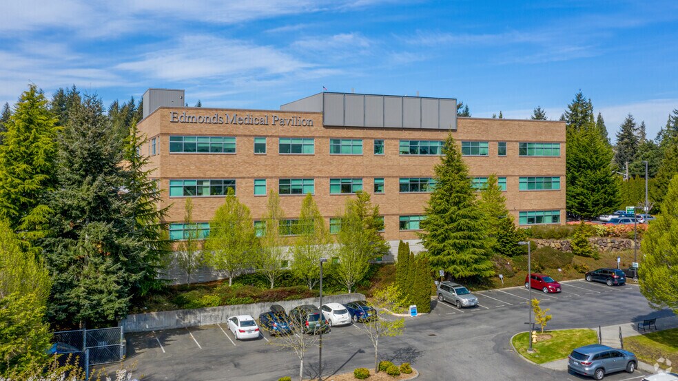 7320 216th St SW, Edmonds, WA à louer - Photo du bâtiment - Image 2 de 9