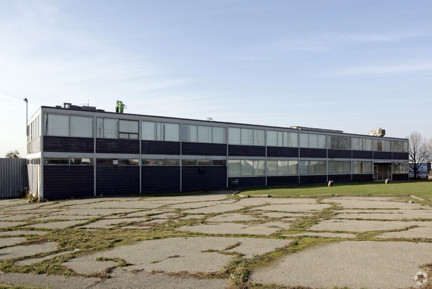 55 Fenmar Dr, Toronto, ON à vendre - Photo principale - Image 1 de 1