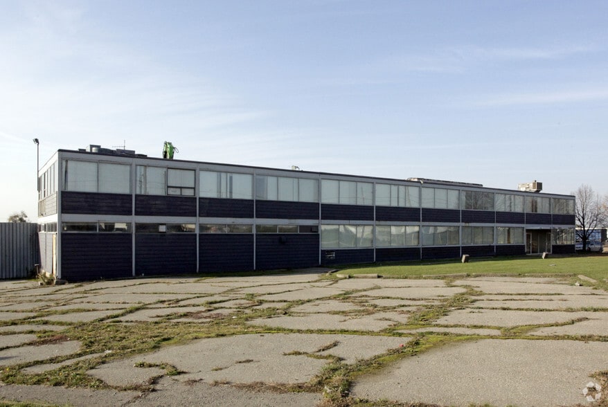 55 Fenmar Dr, Toronto, ON for sale - Primary Photo - Image 1 of 1